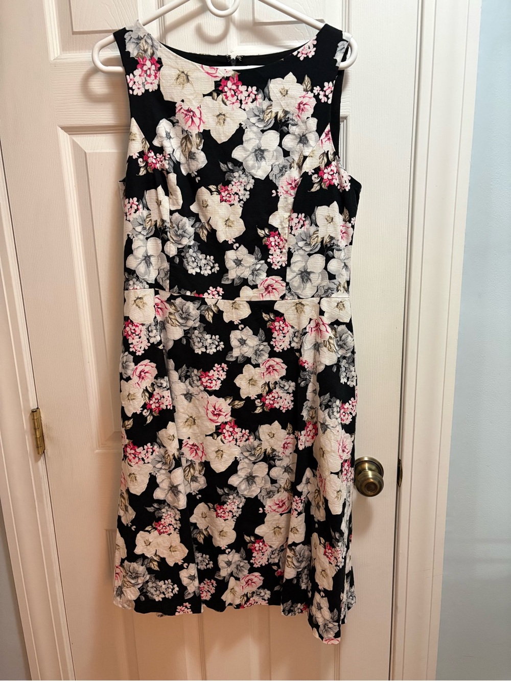 White House Black Market Black Floral Sleeveless Sheath Dress